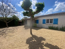 TRIAIZE 85580 A 15 MINUTES DES PLAGES ADORABLE MAISON PLAIN PIED AVEC GITE ET GARAGE SUR 550M² A BATIR