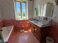 SOULLANS 85300 - DOMAINE PRIVE DE 3,2 HECTARES CLOS - PROPRIETE D'EXCEPTION AVEC GRANGES ET PRESQU'ILE