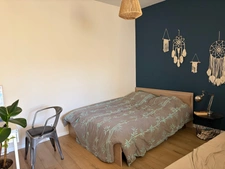 LES SABLES D'OLONNE (85100) - RARE - A 2 PAS DU REMBLAI ET DU PORT STUDIO RENOVE EN RDC IDEAL LOCATIF