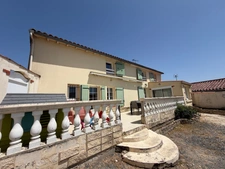 BESSAY (85320) AU CALME CHARMANTE MAISON EN PIERRES RENOVEE 3/4 CHAMBRES AVEC DEPENDANCES ET JARDIN