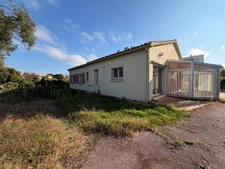 LES SABLES D'OLONNE (85) QUARTIER RECHERCHE MAISON PLAIN PIED 4 CHAMBRES VERANDA ET GARAGE SUR 2200M² 