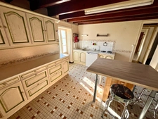 SAINT ETIENNE DE BRILLOUET 85210 EN CAMAPGNE ADORABLE FERMETTE 2/3 CHAMBRES AVEC HANGAR SUR 2500M²