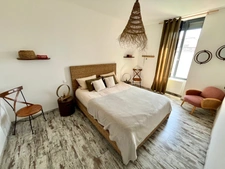 LUCON (85) COEUR DE VILLE MAISON DE CHARME ET DE CARACTERE AVEC PISCINE ET ANNEXE + 5 LOCATIFS OCCUPES