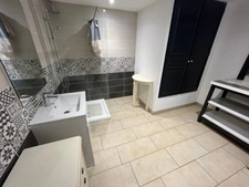 LUCON QUARTIER SUPER U AU CALME MAISON APPARTEMENT MEUBLE 2 CHAMBRES AVEC TERRAIN TENNIS ET JARDINET