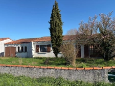 LES MAGNILS REIGNIERS (85) 5 MINUTES DE LUCON CADRE CAMPAGNE MAISON PLAIN PIED 3/4 CHAMBRES SUR 700 M²