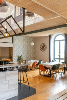 CHAVAGNES EN PAILLERS (85250) - LIEU D'EXCEPTION - ANCIENNE CHAPELLE RENOVEE 6 CHAMBRES SUR 900M² CLOS