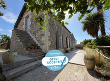 MARSAIS SAINTE RADEGONDE (85570) - ADORABLE MAISON DE PLAIN PIED EN PIERRES AVEC DEPENDANCES ET JARDIN