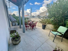 NALLIERS 85370 CHEVRETTE ADORABLE MAISON PLAIN PIED ENTIEREMENT RENOVEE AVEC TERRASSE ET PARKING