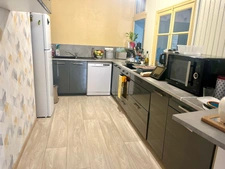 LUCON 85400 IMMEUBLE DE RAPPORT COMPRENANT MURS COMMERCIAUX ET APPARTEMENT T4 AVEC FORTE RENTABILITE