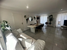 MAUZE LE MIGNON CHARMANTE MAISON PIERRES RENOVEE 3 CHAMBRES ENTIEREMENT MEUBLEE AVEC GARAGE ET COUR