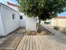 LA FAUTE SUR MER (85) PROCHE OCEAN VILLA PLAIN PIED AVEC 2 LOCATIFS SAISONNIERS INDEPENDANTS SUR 400M²