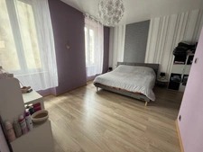 LUCON QUARTIER MARCHE COUVERT ET PISCINE MAISON DE CARACTERE BOURREE DE CHARME AVEC ANNEXES ET PATIO