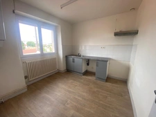 LE BOURG SOUS LA ROCHE 85000 RARISSIME APPARTEMENT DE TYPE 3 / 2 CHAMBRES AVEC BALCON ET GRAND GARAGE