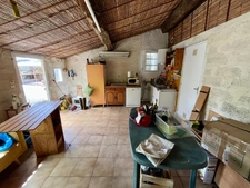LE LANGON (85) 10 MIN DE FONTENAY LE COMTE ADORABLE LONGERE RENOVEE AVEC DEPENDANCES ET TERRAIN CLOS