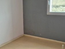 LUCON PROCHE COMMERCES ET LYCEES AGREABLE APPARTEMENT REZ DE JARDIN 50 M² / 2 CHAMBRES AVEC COURETTE