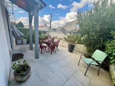 NALLIERS 85370 CHEVRETTE ADORABLE MAISON PLAIN PIED ENTIEREMENT RENOVEE AVEC TERRASSE ET PARKING