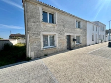 LES MAGNILS REIGNIERS (85) - BEUGNE L'ABBE - RARISSIME MAISON EN PIERRES RENOVEE 4 CHAMBRES AVEC JARDIN