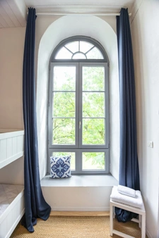 CHAVAGNES EN PAILLERS (85250) - LIEU D'EXCEPTION - ANCIENNE CHAPELLE RENOVEE 6 CHAMBRES SUR 900M² CLOS