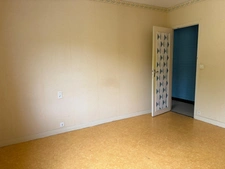 FONTENAY LE COMTE (85200) - CENTRE VILLE - APPARTEMENT DUPLEX RENOVE 3 CHAMBRES AVEC BALCON ET ANNEXES