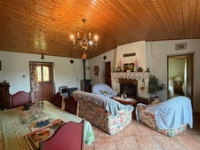 PUYRAVAULT (85) A 20 MINUTES DE LA ROCHELLE AUTHENTIQUE LONGERE EN PIERRES A RAFRAICHIR SUR 333 M² CLOS