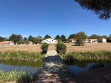 SOULLANS 85300 - DOMAINE PRIVE DE 3,2 HECTARES CLOS - PROPRIETE D'EXCEPTION AVEC GRANGES ET PRESQU'ILE