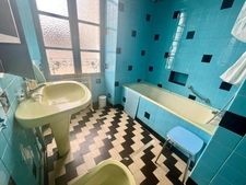 LA ROCHE SUR YON 85000 COEUR DE VILLE SPACIEUSE MAISON DE CARACTERE 5 CHAMBRES AVEC ANNEXES ET JARDIN