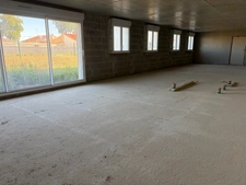 LUCON (85400) LOCAL PROFESSIONNEL BRUT DE BETON 300 M² IDEAL MICRO CRECHE OU AUTRE ACTIVITE A PRIX FOU