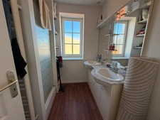 LES SABLES D'OLONNE (85100) - A 2 PAS DU REMBLAI ET DU PORT APPARTEMENT T4 ATYPIQUE AVEC PETITE VUE MER
