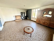 SAINT ETIENNE DE BRILLOUET 85210 EN CAMAPGNE ADORABLE FERMETTE 2/3 CHAMBRES AVEC HANGAR SUR 2500M²