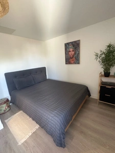 MAUZE LE MIGNON CHARMANTE MAISON PIERRES RENOVEE 3 CHAMBRES ENTIEREMENT MEUBLEE AVEC GARAGE ET COUR
