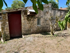 LE LANGON (85) 10 MIN DE FONTENAY LE COMTE AGREABLE MAISON EN PIERRES AVEC DEPENDANCES ET TERRAIN CLOS