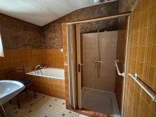 MARSAIS SAINTE RADEGONDE (85570) - ADORABLE MAISON DE PLAIN PIED EN PIERRES AVEC DEPENDANCES ET JARDIN
