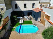 LUCON (85) COEUR DE VILLE MAISON DE CHARME ET DE CARACTERE AVEC PISCINE ET ANNEXE + 5 LOCATIFS OCCUPES