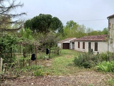 SERIGNE (85) EN CAMPAGNE SPACIEUSE MAISON EN PIERRES A RENOVER AVEC DEPENDANCES SUR 6700M² A PRIX FOU 