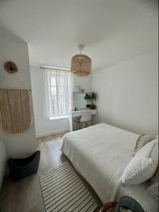 MAUZE LE MIGNON CHARMANTE MAISON PIERRES RENOVEE 3 CHAMBRES ENTIEREMENT MEUBLEE AVEC GARAGE ET COUR