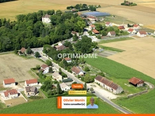 Au calme, cœur de village, terrain constructible et viabilisé de 848 m2 