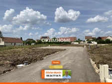 Au calme, cœur de village, terrain constructible et viabilisé de 911 m2 