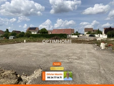 Au calme, cœur de village, terrain constructible et viabilisé de 891 m2 
