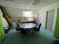Bâtiment de 350 m2 idéal projet habitation, investisseur, artisan ou commerçant 