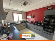 Au calme, Propriété de 250 m2 avec 5/6 chambres+6 garages et piscine