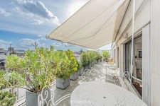 EXCLUSIVITÉ – APPARTEMENT  DERNIER ÉTAGE | TERRASSE DE 38 m² | VUE SUR LES TOITS DE PARIS