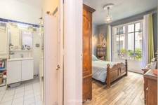  – PORTE DE SAINT-CLOUD – APPARTEMENT TRAVERSANT 2 PIECES - 42 m² – BALCONS – CHARME DE L’ANCIEN