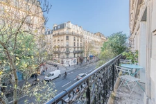 Métro Goncourt - Charmant 3 pièces avec balcon filant –