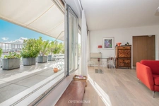 EXCLUSIVITÉ – APPARTEMENT  DERNIER ÉTAGE | TERRASSE DE 38 m² | VUE SUR LES TOITS DE PARIS