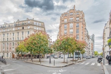  – PORTE DE SAINT-CLOUD – APPARTEMENT TRAVERSANT 2 PIECES - 42 m² – BALCONS – CHARME DE L’ANCIEN