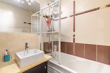 LIVRY GARGAN appartement T4 6 85 M2 cave et place de parking
