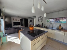 Maison à vendre 7 pièces VAUJOURS - 140 m2 - Jardin et sous-sol total
