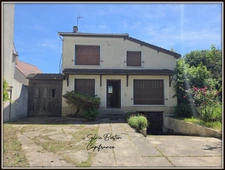SEVRAN - Maison 5 pièces - 500 m2 de terrain avec garage et atelier