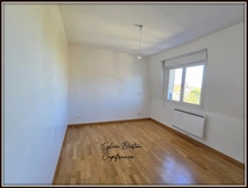 VAUJOURS Maison 4 pièces - 96 m2 avec jardin et deux places de stationnement