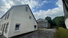 GRANDE MAISON DE BOURG DE 180 m² AVEC DEPENDANCE ET HANGAR 